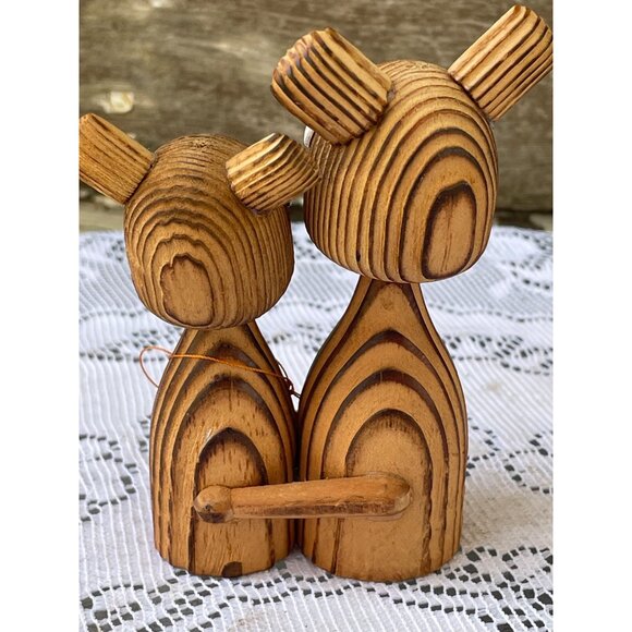 Vintage MCM Carved Wood Hugging Bears Figurine Original tags - Picture 9 of 10